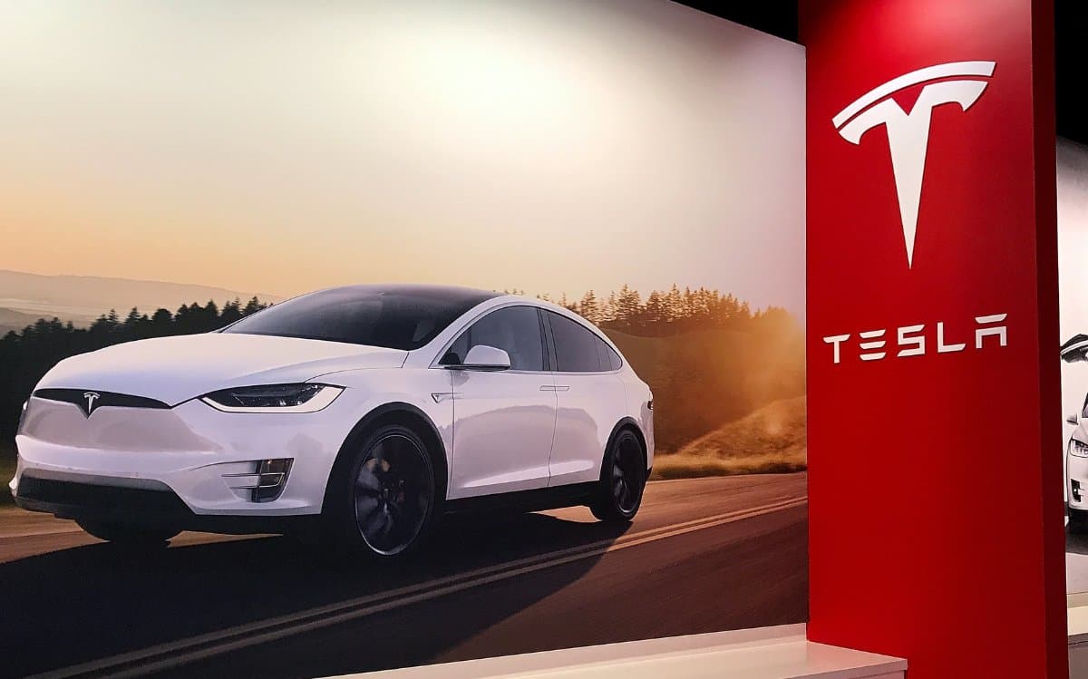 Trong khi ông chủ vi vu tại Ý, Tesla bị bốc hơi 440 triệu đô do nhỡ… nắm giữ BTC