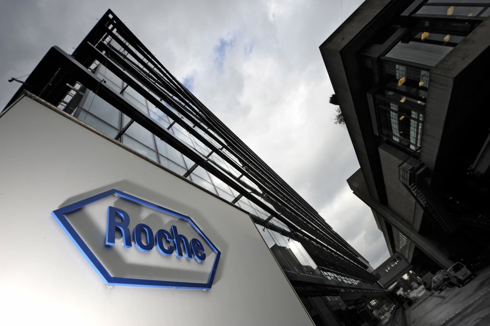 Thương vụ chia cổ tức của Roche Holding AG