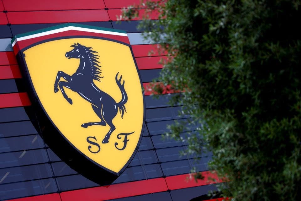 Ferrari tăng cổ tức hàng năm thêm 35%